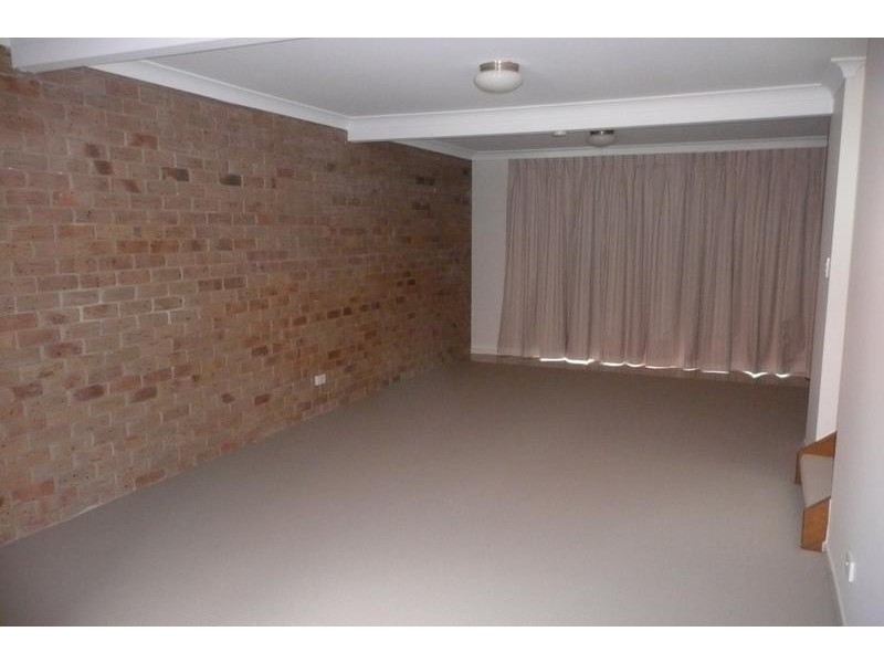 2/42 Newcross Street, Indooroopilly QLD 4068