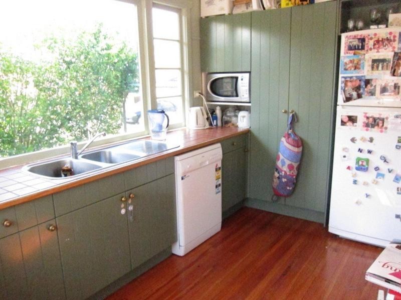 49 Burns Parade, Chapel Hill QLD 4069