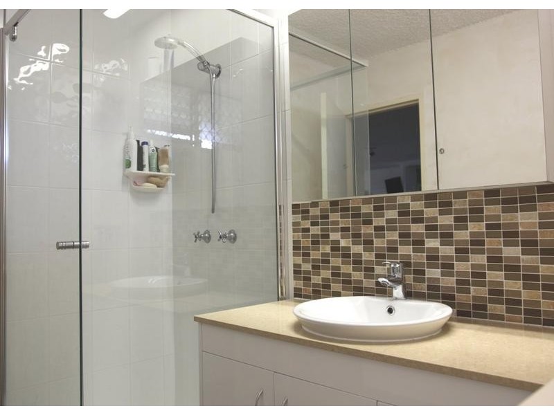 9/125 Clarence Road, Indooroopilly QLD 4068
