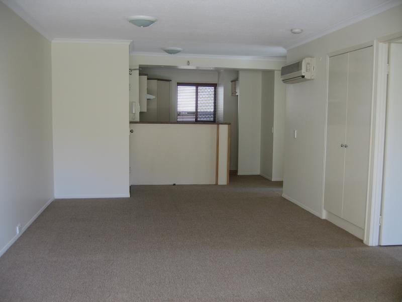 2/77 Fairley Street, Indooroopilly QLD 4068