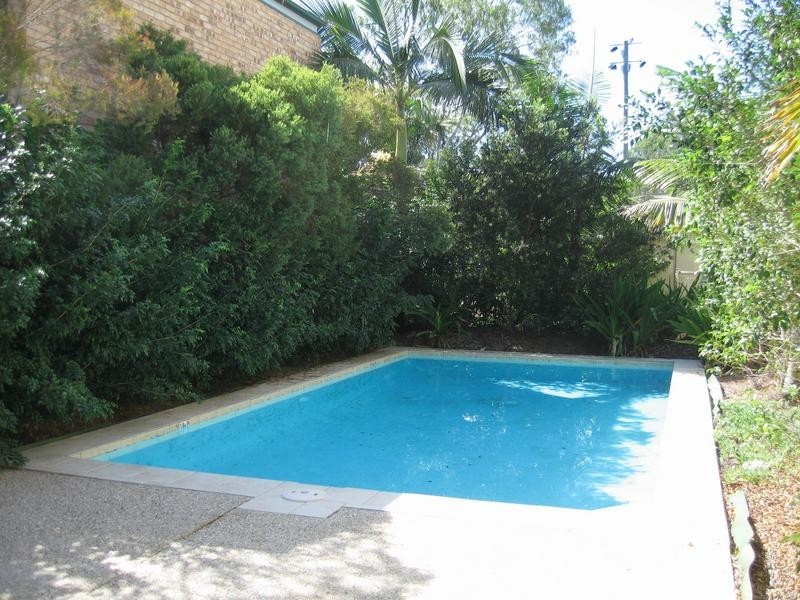 2/77 Fairley Street, Indooroopilly QLD 4068