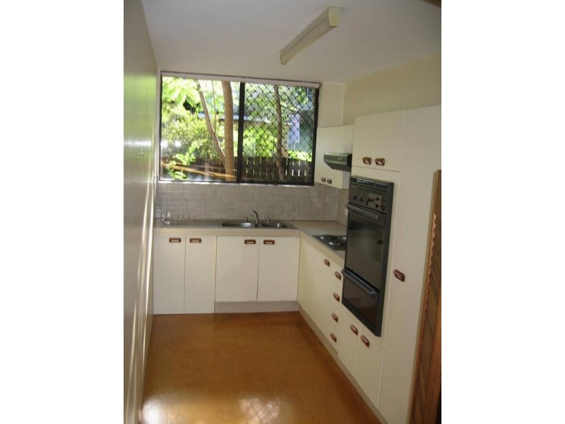 2/114 Carmody Road, St Lucia QLD 4067