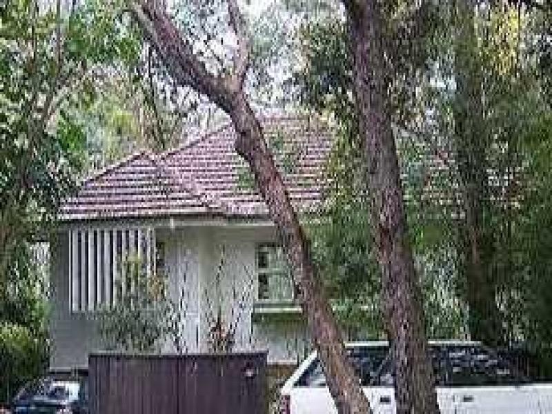 135 Ninth Avenue, St Lucia QLD 4067