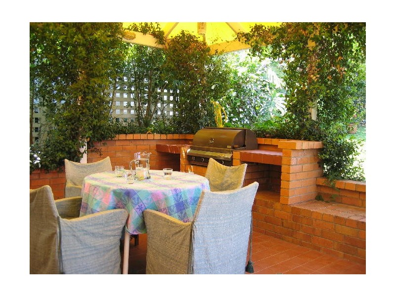 24 Camira Street, St Lucia QLD 4067