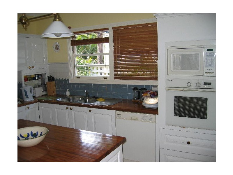 24 Camira Street, St Lucia QLD 4067