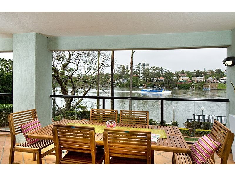 2/172 Macquarie Street, St Lucia QLD 4067