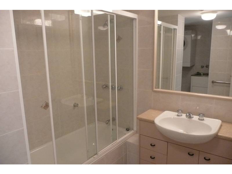 2/172 Macquarie Street, St Lucia QLD 4067