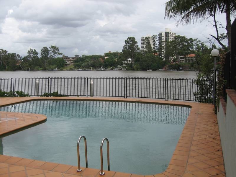 2/172 Macquarie Street, St Lucia QLD 4067