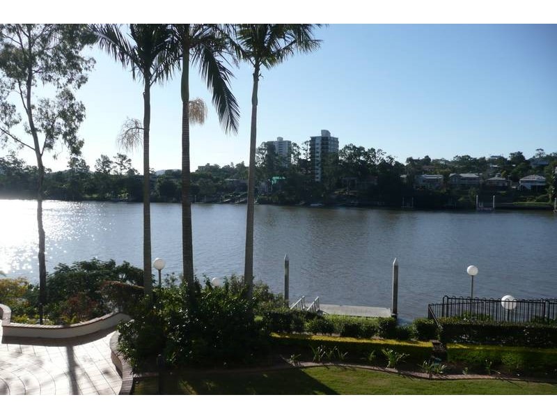 2/172 Macquarie Street, St Lucia QLD 4067