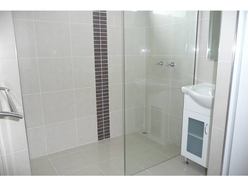 1/141 Central Avenue, Indooroopilly QLD 4068