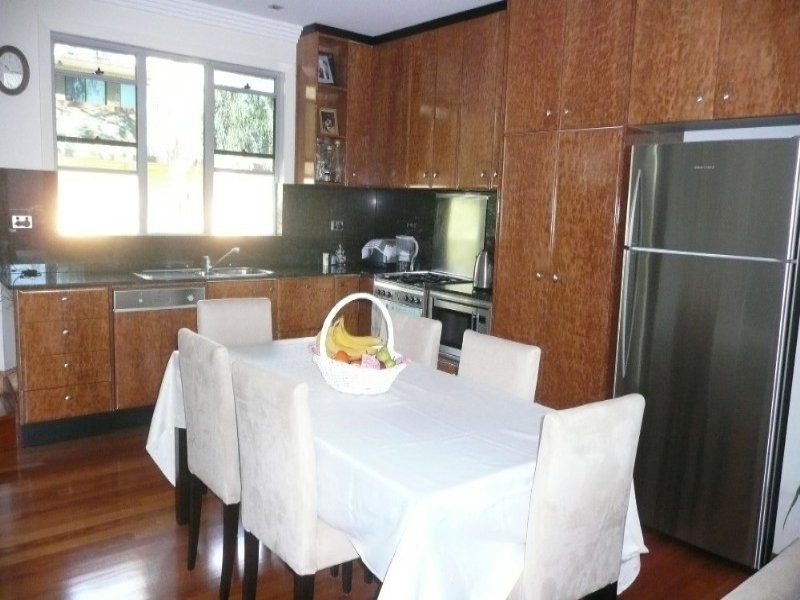 3 Cecil Street, Indooroopilly QLD 4068