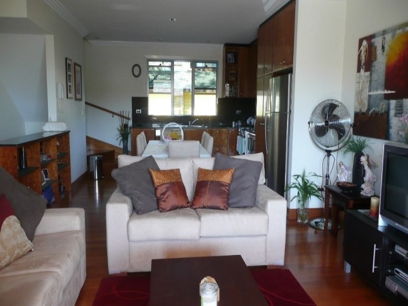 3 Cecil Street, Indooroopilly QLD 4068