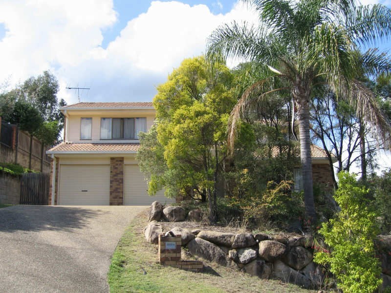 3 Accrington Place, Chapel Hill QLD 4069