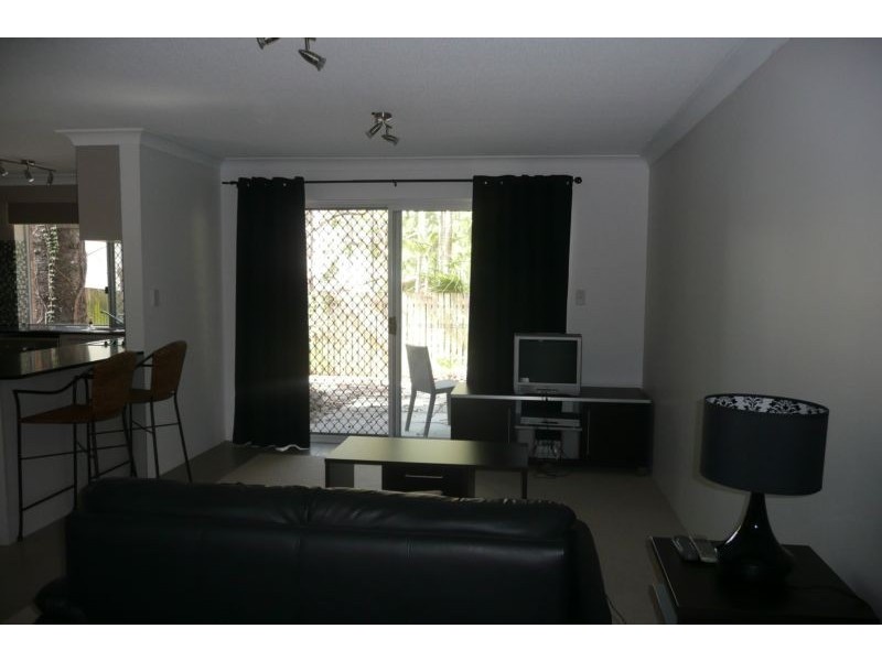 3/130 Central Avenue, Indooroopilly QLD 4068