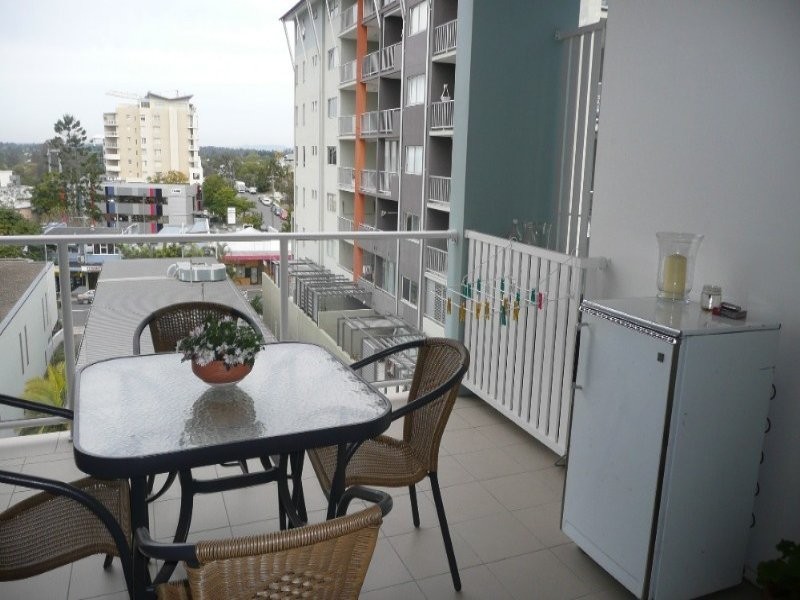 18/16 Grosvenor Road, Indooroopilly QLD 4068