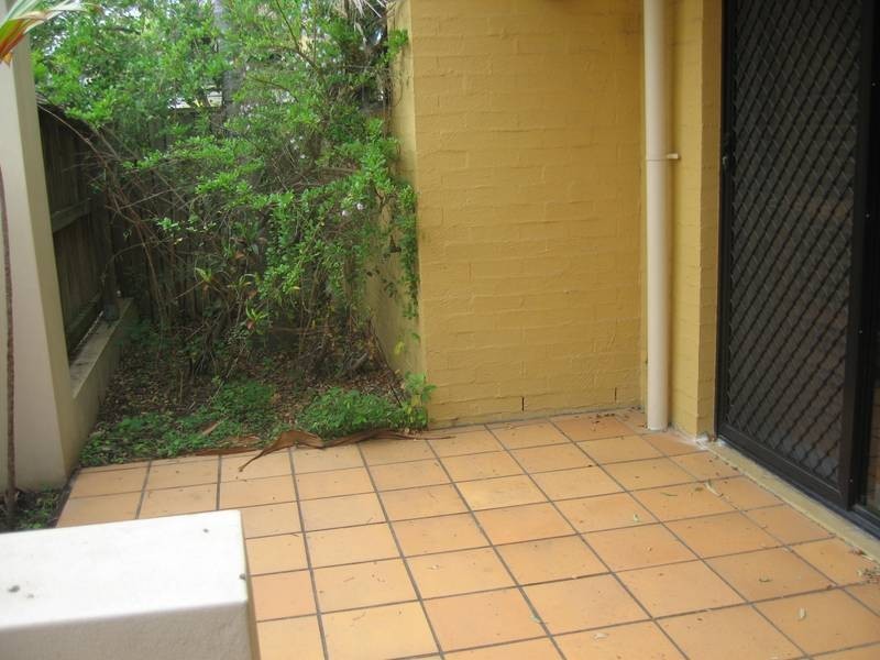 8/122 Central Avenue, Indooroopilly QLD 4068