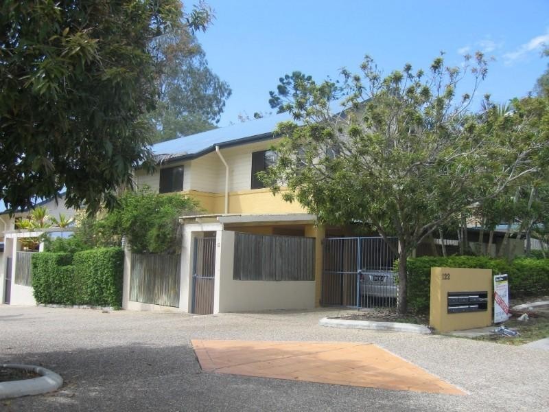 8/122 Central Avenue, Indooroopilly QLD 4068