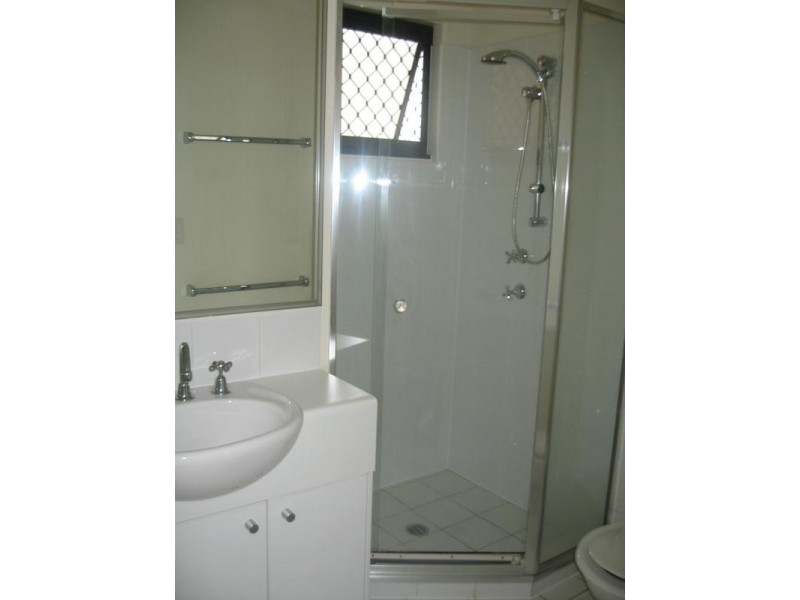 8/122 Central Avenue, Indooroopilly QLD 4068