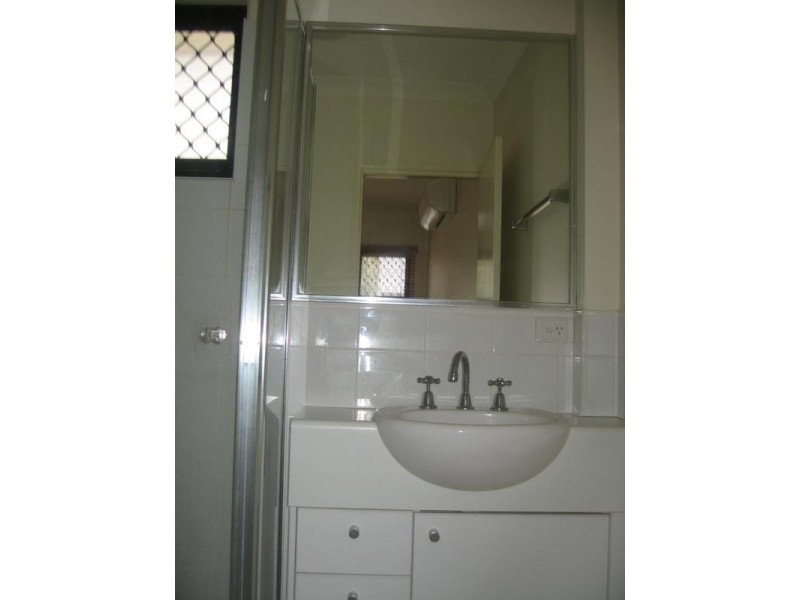 8/122 Central Avenue, Indooroopilly QLD 4068