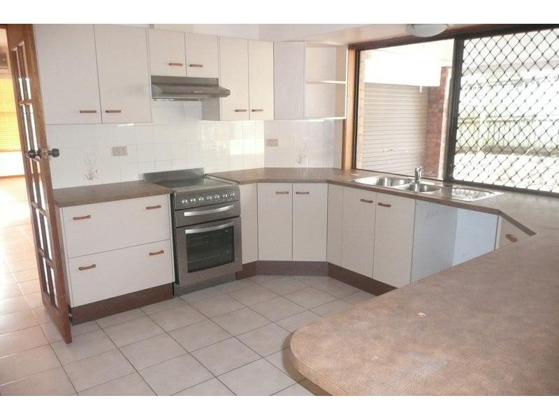 11 Tillbrook Street, Chapel Hill QLD 4069