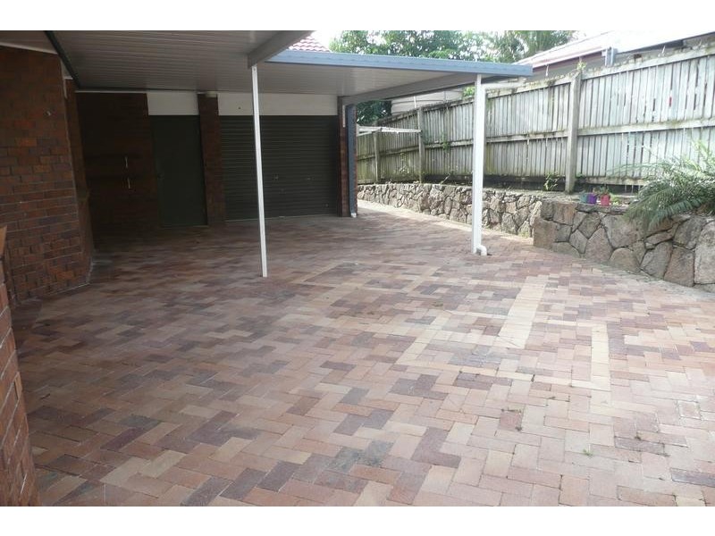 11 Tillbrook Street, Chapel Hill QLD 4069