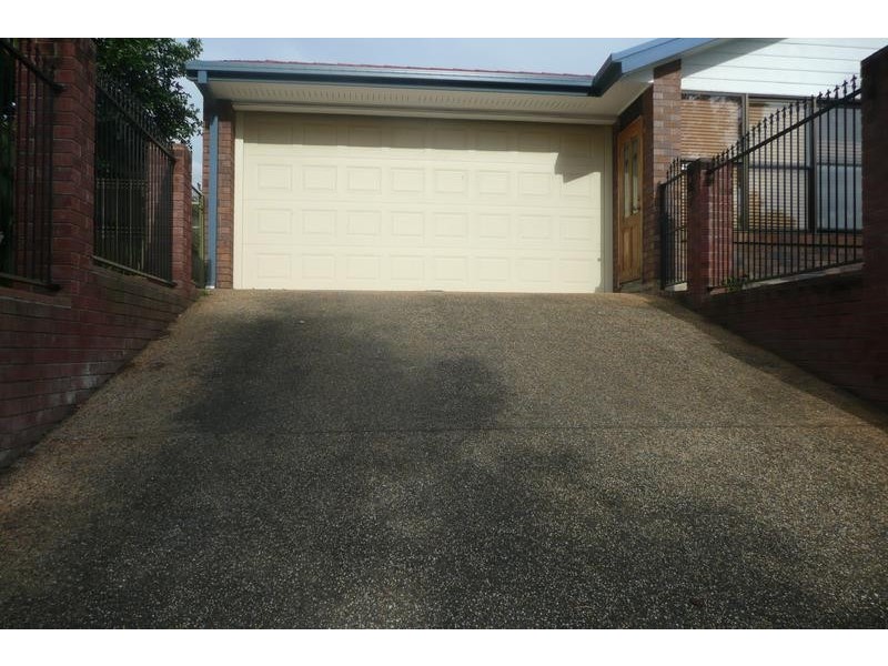 11 Tillbrook Street, Chapel Hill QLD 4069