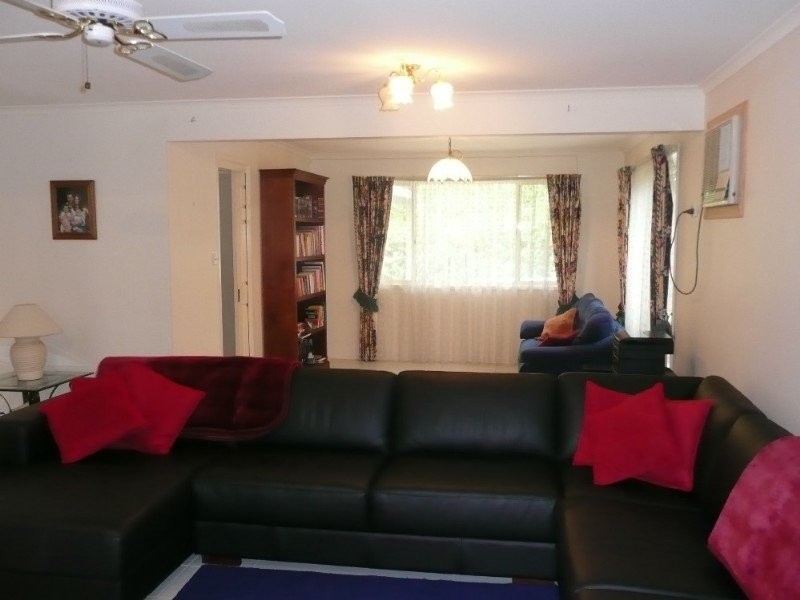 3 Binyara Place, Chapel Hill QLD 4069