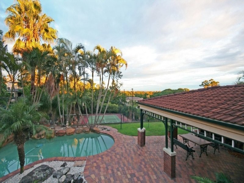 9 Meiers Road, Indooroopilly QLD 4068