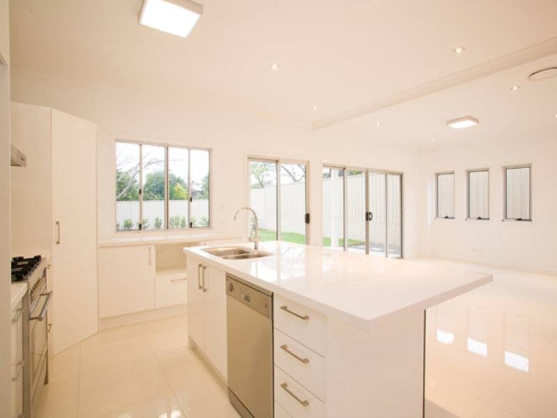 153 Taringa Parade, Taringa QLD 4068