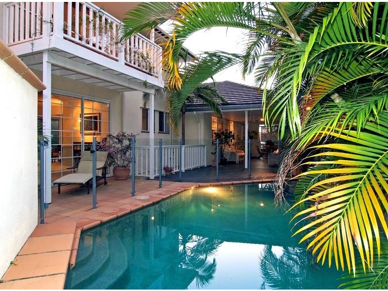 51 Glencairn Avenue, Indooroopilly QLD 4068