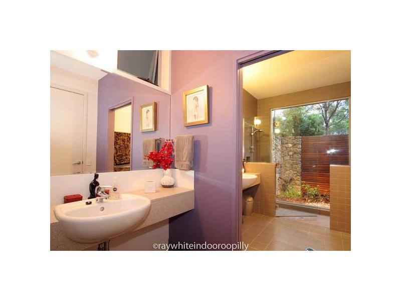 8 Gunnin Street, Fig Tree Pocket QLD 4069