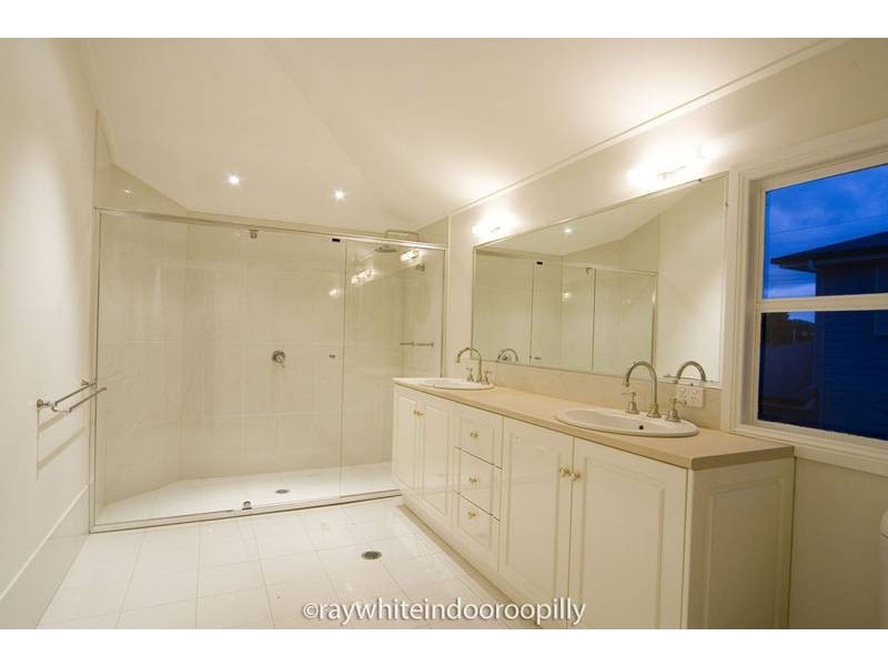 3 Kew Street, Indooroopilly QLD 4068