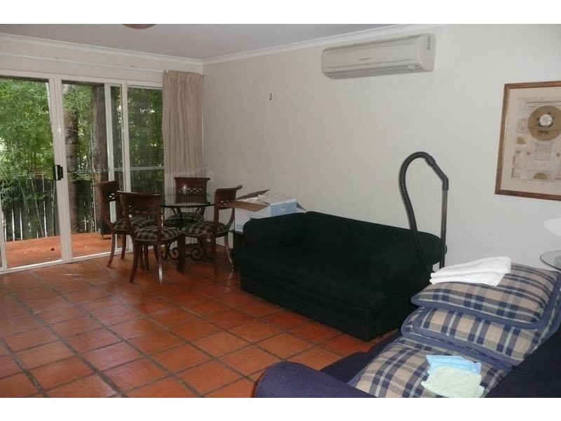 11/74a Sir Fred Schonell Drive, St Lucia QLD 4067