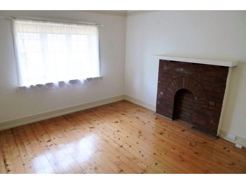 8 Hammond Ave, Croydon NSW 2132
