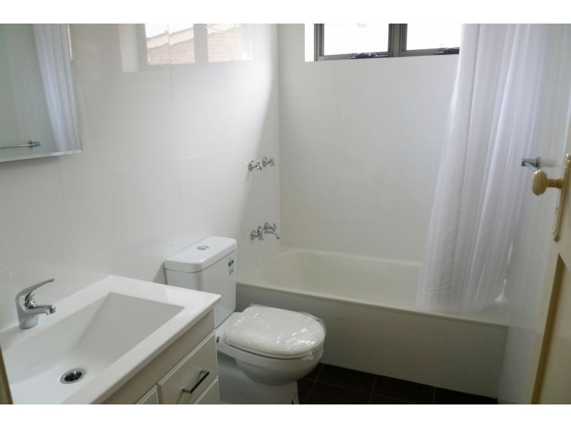 8 Hammond Ave, Croydon NSW 2132