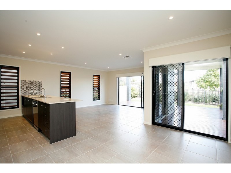 76 Elkington Circuit, North Lakes QLD 4509