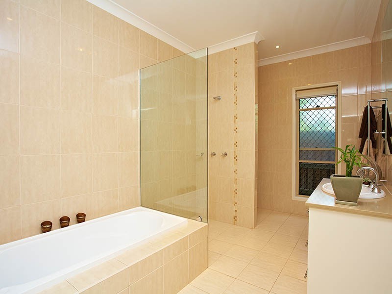 16 Backhousia Court, North Lakes QLD 4509