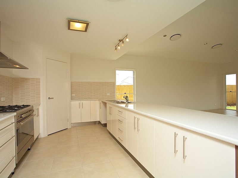 16 Warabi Crescent, North Lakes QLD 4509