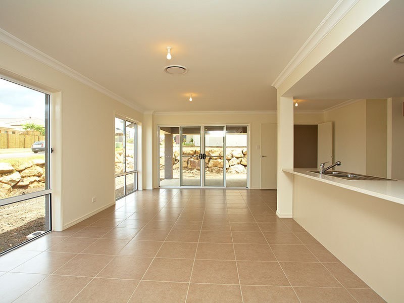 1 Lester Place, North Lakes QLD 4509