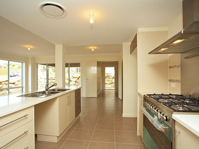 1 Lester Place, North Lakes QLD 4509