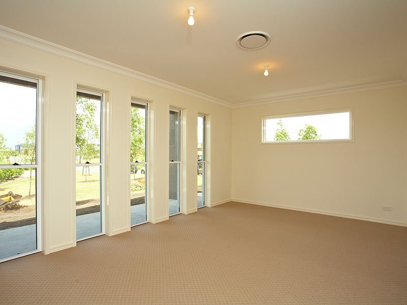 1 Lester Place, North Lakes QLD 4509