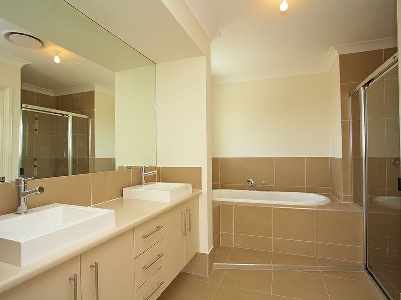 1 Lester Place, North Lakes QLD 4509