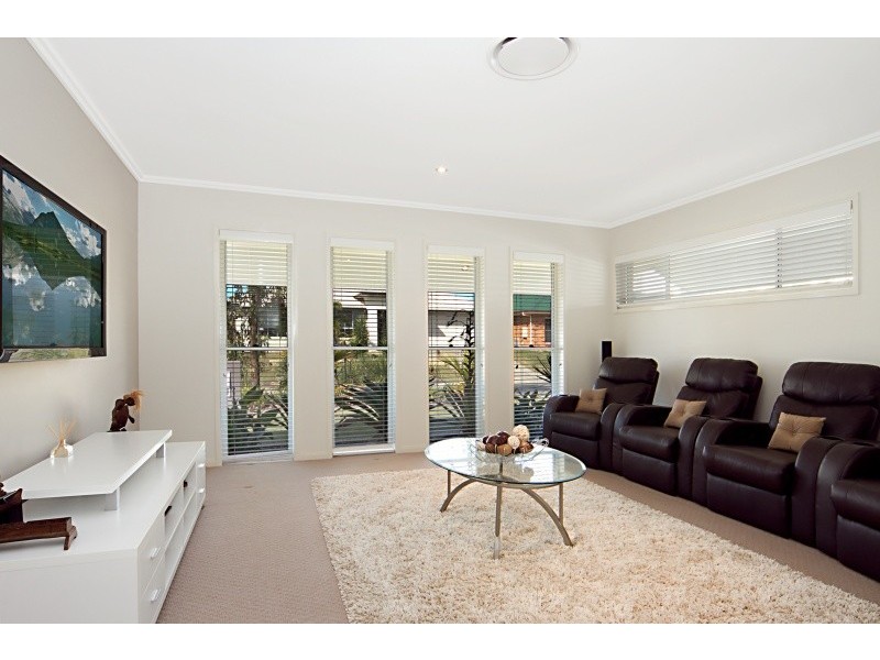 18 Kowari Crescent, North Lakes QLD 4509