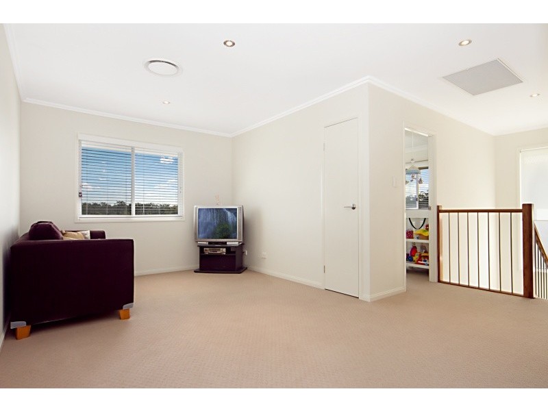 18 Kowari Crescent, North Lakes QLD 4509