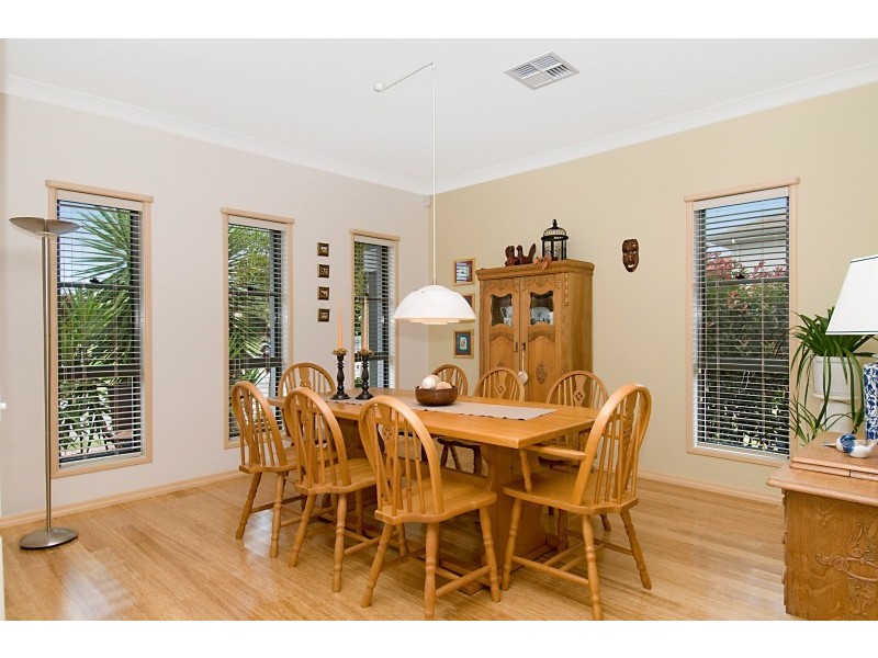 16 Senior Close, North Lakes QLD 4509