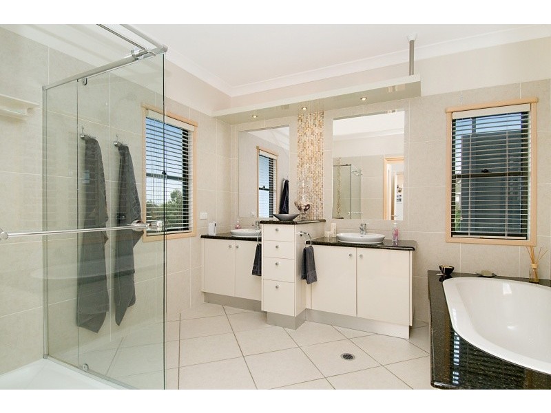 16 Senior Close, North Lakes QLD 4509