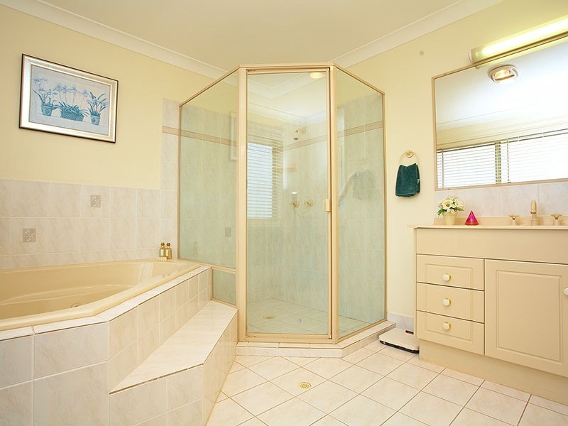 69 Castle Hill Drive, Murrumba Downs QLD 4503