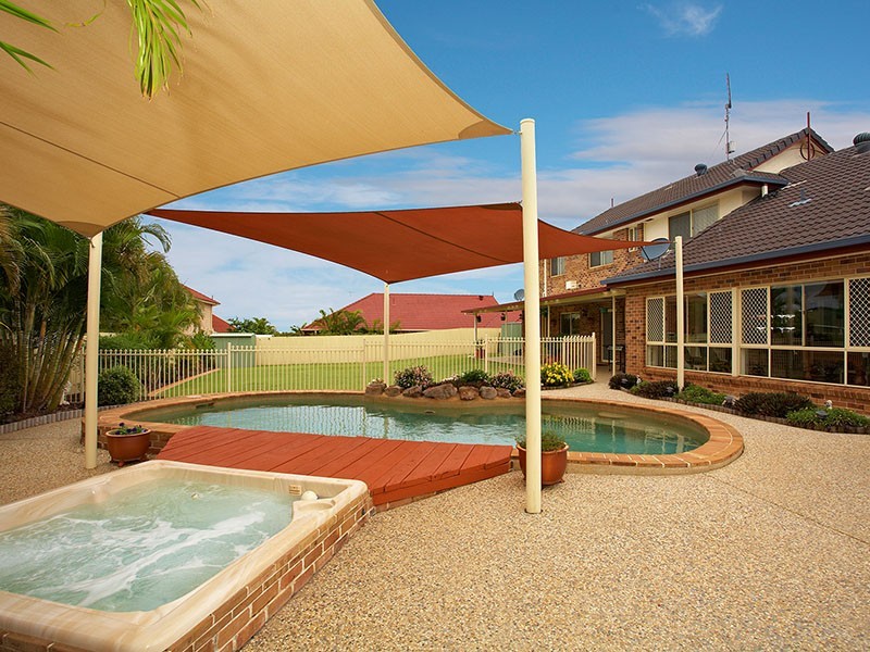 69 Castle Hill Drive, Murrumba Downs QLD 4503