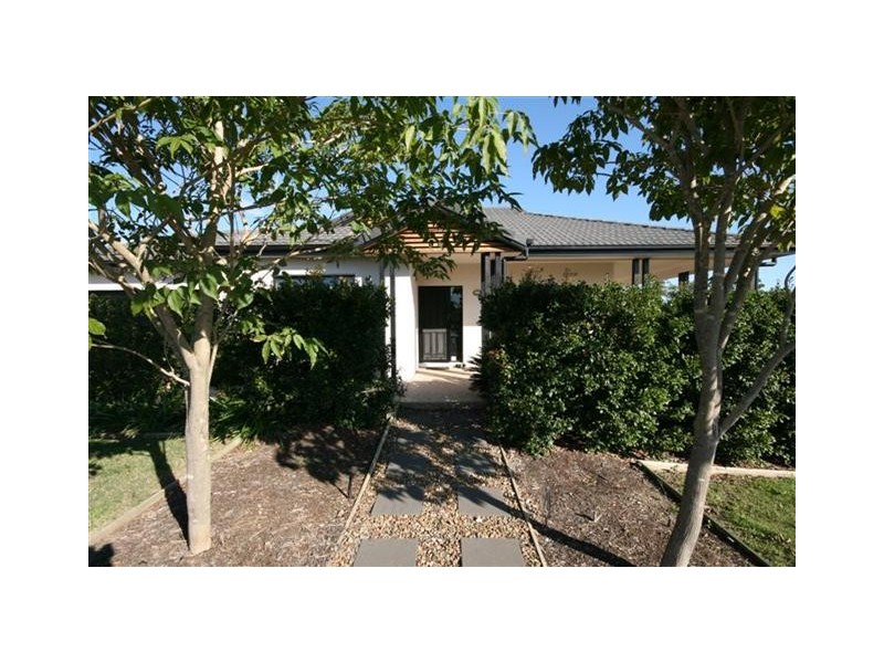 33 Dotterel Crescent, North Lakes QLD 4509