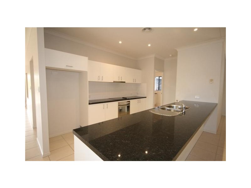 33 Dotterel Crescent, North Lakes QLD 4509